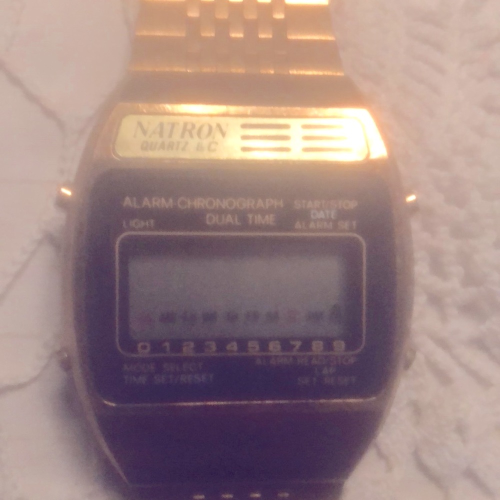 VNTG Natron Alarm Gold Quartz LC Watch